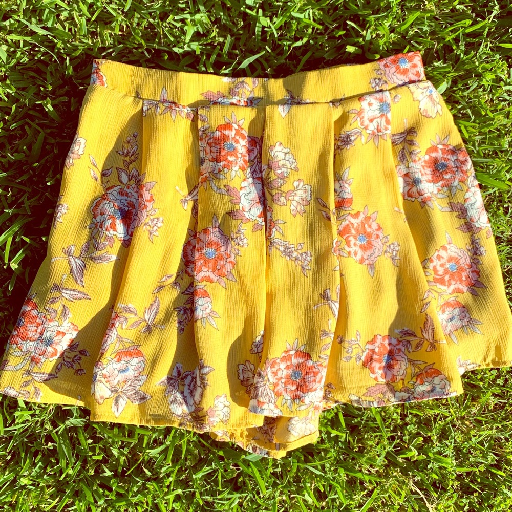✨ Super Cute Floral Nectar Shorts ✨